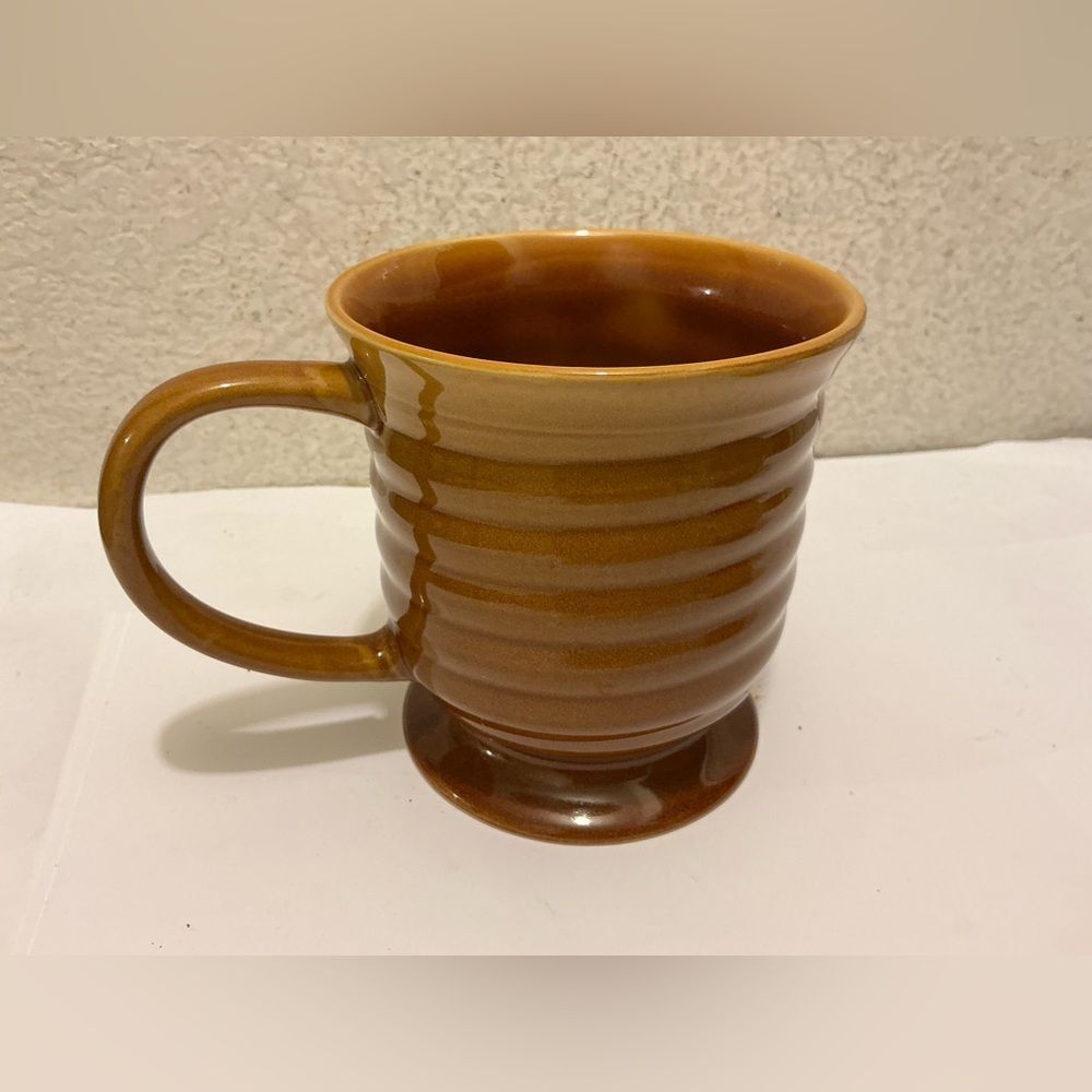 New Baum Helix Tan Ribbed 32 oz Coffee Cup Brown Ceramic Mug